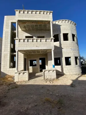 5 Bedrooms . 3 Bathrooms . 235 m21