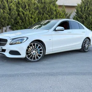 بدفعه 4 الاف مرسيدس c350ا فل الفل وارد الشركه لون ابيض صدفي موديل 2017 غرفة لون أحمر بانوراما