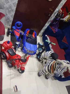 بيع مجموعه العاب بحاله جيده بدون شحن لدواعي السفر قبل التفاوض