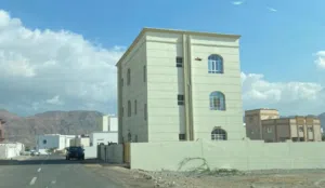 ارض مع شقق للبيع