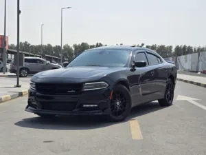 دودج تشارجر V6 موديل 2016 فل مواصفات فتحه والشاشه الكبيره  مسرفسه بلكامل جاهزه للتسجيل والاستخدام