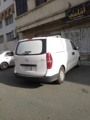 باص هونداي اتش ون ثلاجة
