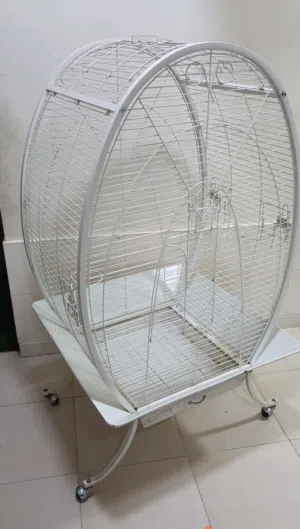 قفص ابيض كبير جدا سلك محمل  فك وتركيب  والسعر لقطه وتحدى لاى حد والتوصيل مجااااانى