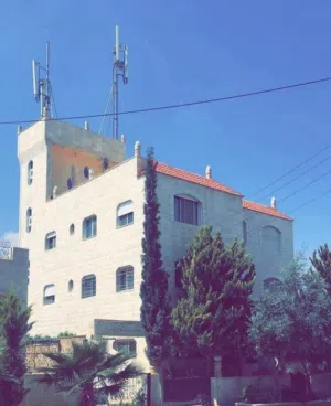 عمارة للبيع تصلح للاستثمار والسكن العائلي بمنطقة البنيات ام اقصير