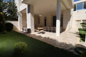 فيلا للبيع في دابوق بسعر لقطه موقع مميز تتكون من 3طوابق وترس مساحه 482 متر