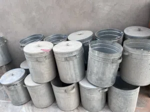 سلام عليكم  سطول بقوليات وارفف لوح وطاولة مبيعات لوح نظيفة