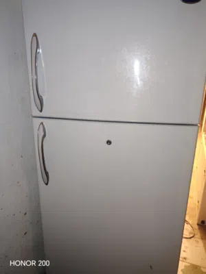 ثلاجه كبيره بحاله جيده للبيع