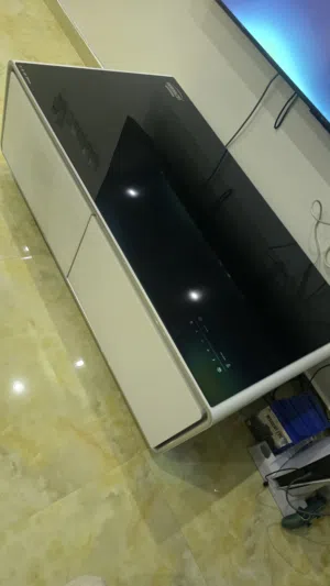 ثلاجه وطاوله وسماعه صوت في جهاز واحد للبيع