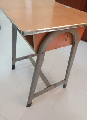 طاولة للدراسة بسعر ممتاز