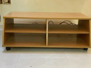 طاولات ايكيا بحاله ممتازه
