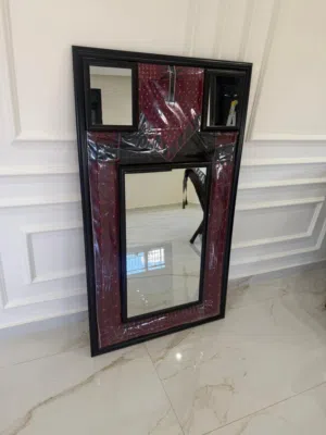 مرآة مطرزة