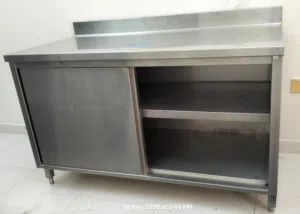 طاولة ستانلس ستيل بحالة ممتازة - معدات مطعم معدات كافتيريا - restaurant equipment