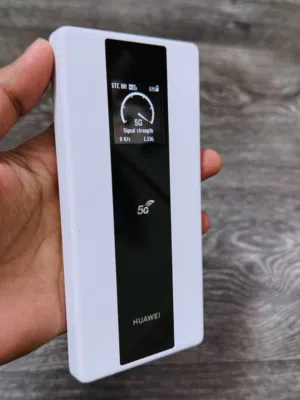 Huawei 5G Mobile WiFi  Model-E6878-870  Battery:4000 mh battery Stc Sim card Support