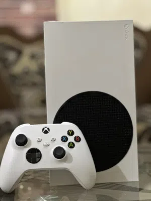 اكس بوكس سيريس اس نظيف للبيع مع اغراضه وكرتونته