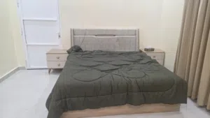 غرفة نوم شبه جديده