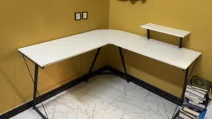 طاولة على شكل L للجيمنج والمذاكرة