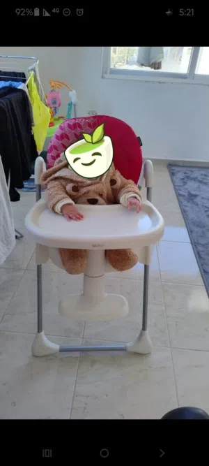 كراسي طعام ماركة ومحضرة طعام رضع