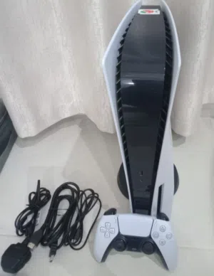 سوني 5 نظيف سيدي نسخه الشرق الاوسط جهاز واحد الاصلي 812 GB