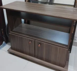 Used storage table and mirror