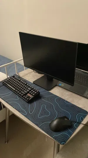 24 LG monitors for sale  in Al Ain