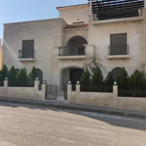 850 m2 5 Bedrooms Villa for Sale in Amman Naour