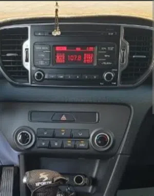 راديو وسيدي كيا سبورتاج بحاله ممتازه شبه جديد  استعال بسيط