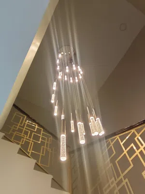 ثريا داخلية أنيقة مع ريموت – شبه جديدة