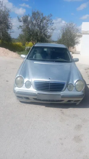 مرسيدس بنز موديل 2000  السياره نظيفه للبيع