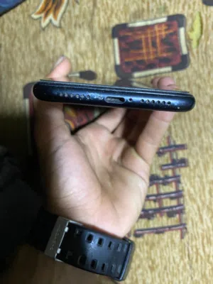Apple iPhone XR 64 GB in Amman