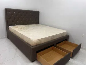 فرصة لبيع مستعجل سرير لشخصين نظيف ، استخدام بسيط
