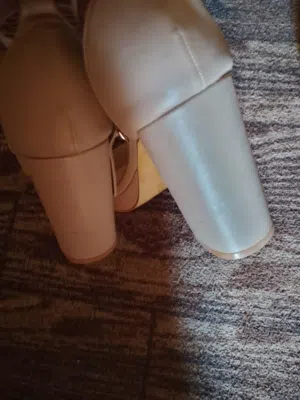 صندل ببوج لون بيج