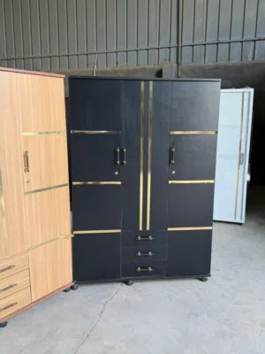 دولاب 3 ضلفه و 3 درج  تصميم 4 جنب   -طول 170 سم -عرض120 سم -عمق 40 سم  خشب  pvc  عليه طبقة ملامين م