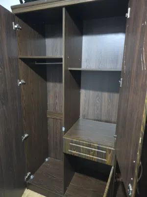 خزانة ملابس خشب