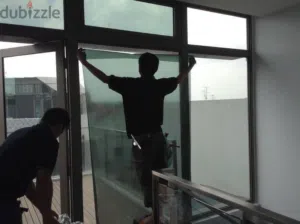 window tinting service خدمة تظليل النوافذ