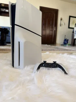 PlayStation 5 slim disc like new - 1 controller games included (rdr2 TLOU MW2 & more)