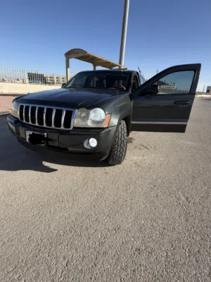 جيب جراند شيروكي 2005 بحالة الوكالة  للبيع او بدل ( كامري ) ماتور 4700 وكالة قوية وجبارة صلاة النبي