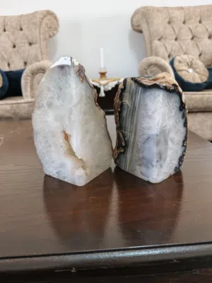 حجر عقيق طبيعي.. ذو قيمة لاهل الخبره..