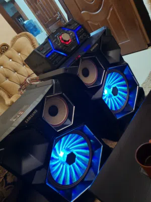 ستيريو نوع سامسونغ حديث وارد الكويت بلوتوث اصلي حجم كبير دبل فلاشه