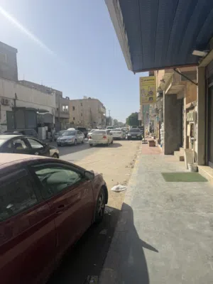 محل للايجار 4x4 في مكان استراتيجي