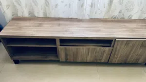 طاوله تلفزيون وطاوله اخرى جانبيه من ايكيا