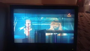 الشاشه من دون الجهاز بس انه في كسر بالشاشه شوف الصوره.