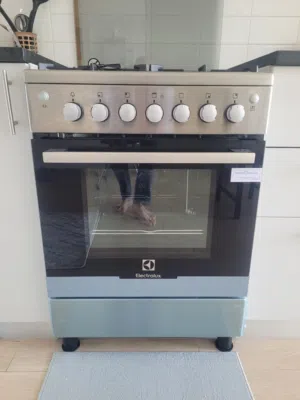 Exlectrolux 4 Burner Cooking Range