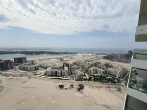 شقة فاخرة للبيع في الممزر – مخرج دبي  إطلالة بحرية مميزة