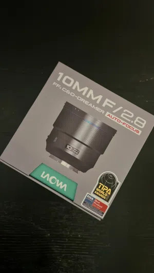 عدسة لاوا 10mm للسوني جديدة للبيع ممستتخدمه