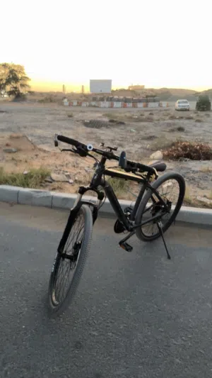 سيكل مشترنه قبل يومين سبب البيع ماعندي مكان حط سعرك عيبني  شله  فوق 900 درهم شله مشترنه ب1200