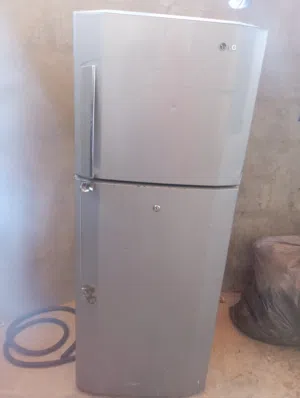 ثلاجة للبيع