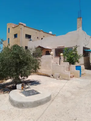 120 m2 4 Bedrooms Townhouse for Sale in Irbid Umm Al-Jadayel