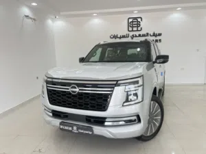نيسان باترول بلاتينيوم فل مواصفات 2026 فضي سقف اسود على زيرو