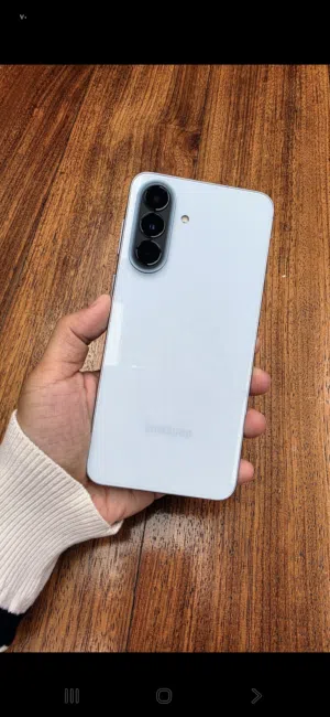 Samsung A57  سامسونق مستعمل اقل من شهر