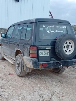 للبيع باجيرو ميتسوبيشي 1999 ماطور 2500دهان الشركه